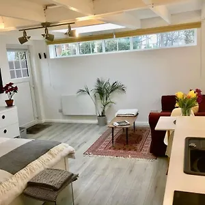 Boutique Garden With Free Parking , Brighton United Kingdom